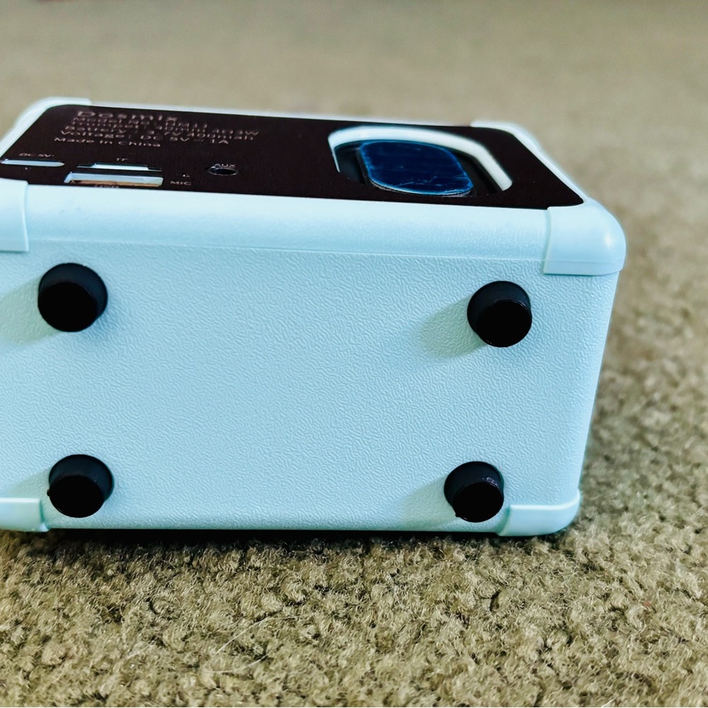 HM11 NIB Retro Style Baby Blue Portable Bluetooth Speaker and Radio - Picture 5 of 8